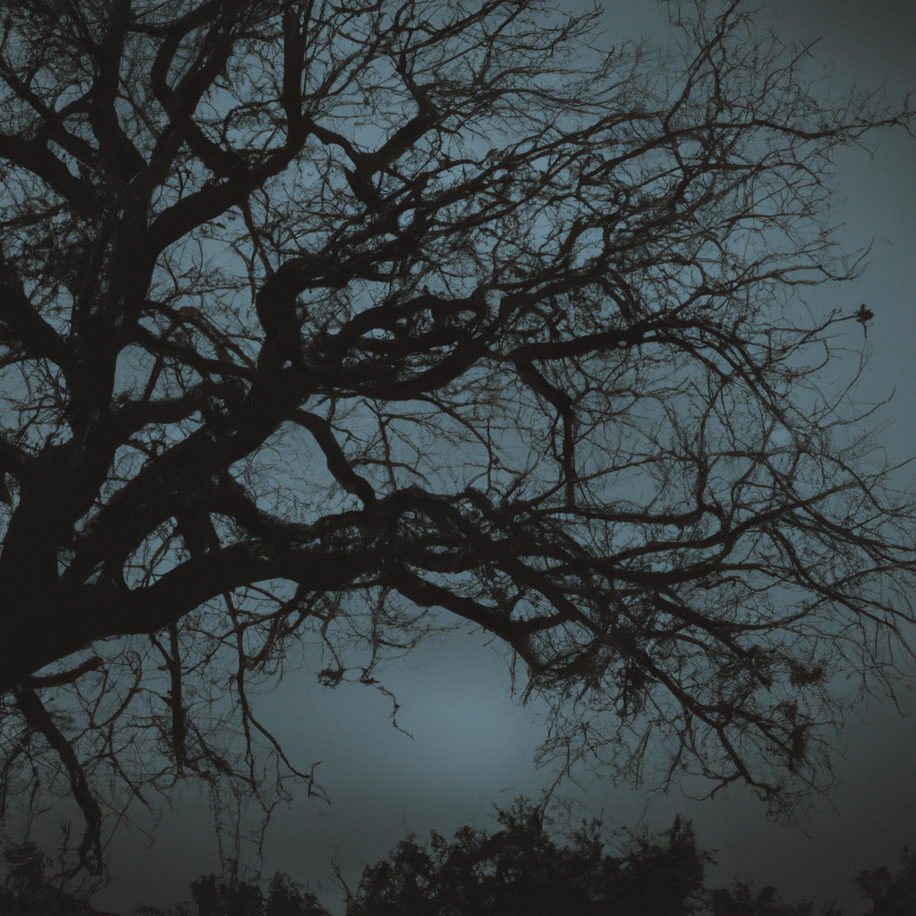 [Příklad obrázku] Tchoř tmavý vystrašeně vyskakuje ze stromu do temné noci.. Sigma 85 mm f/1.4. No text.